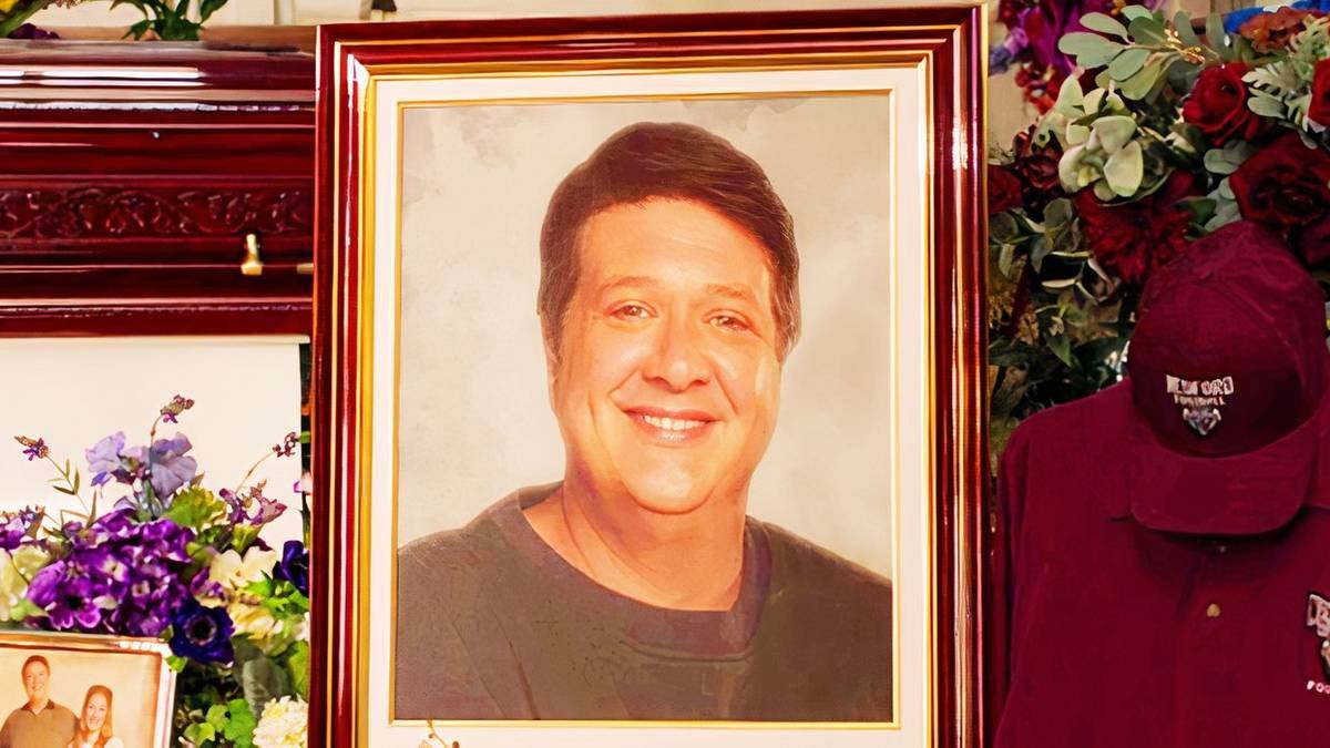 A photo of Lance Barber as George at his funeral in Young Sheldon