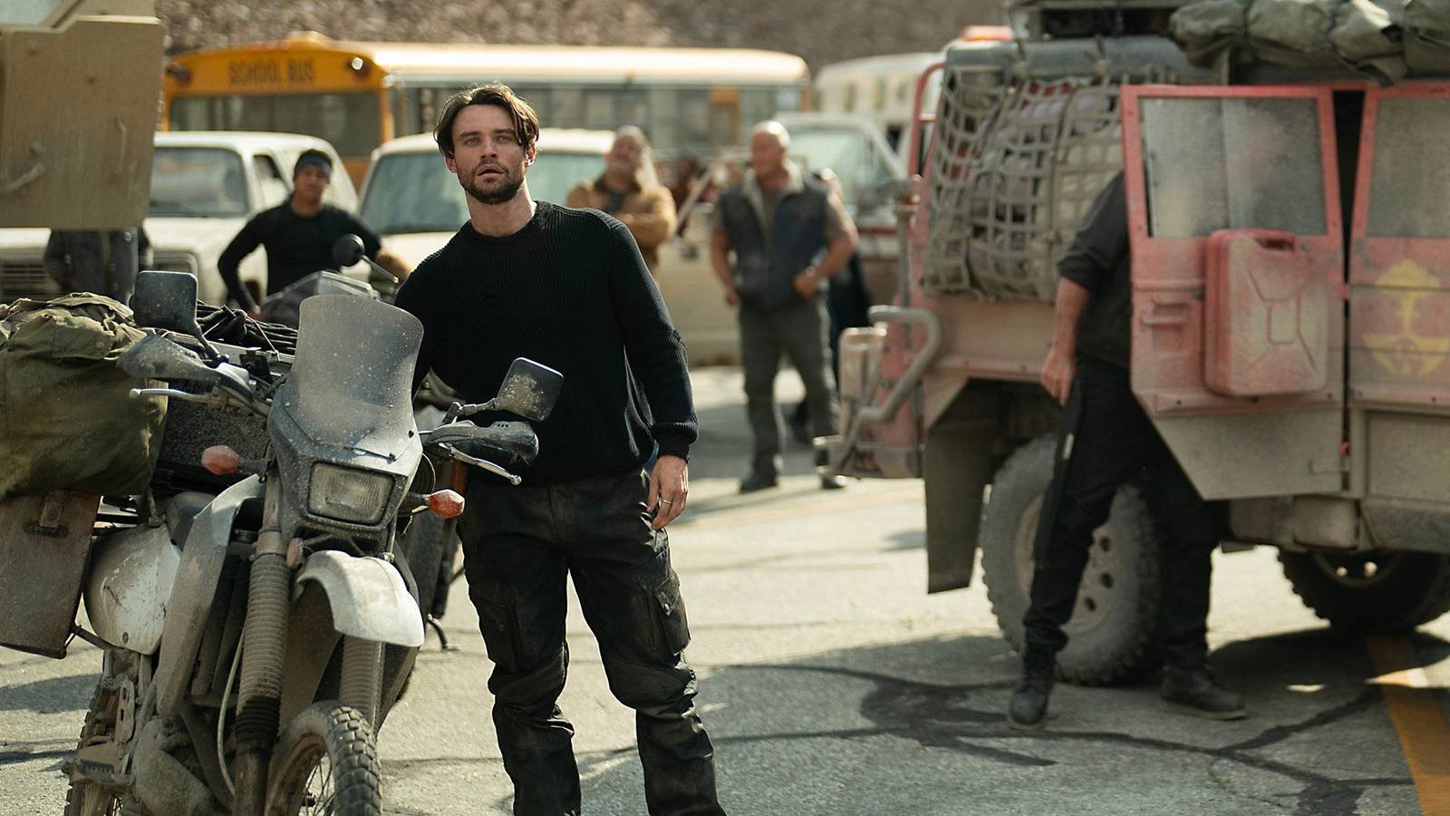 Thomas Doherty as Link standing next to vehicles in Paradise season 2