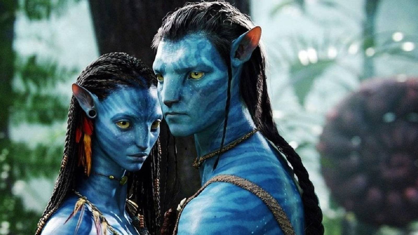 Jake and Neytiri look on in Avatar