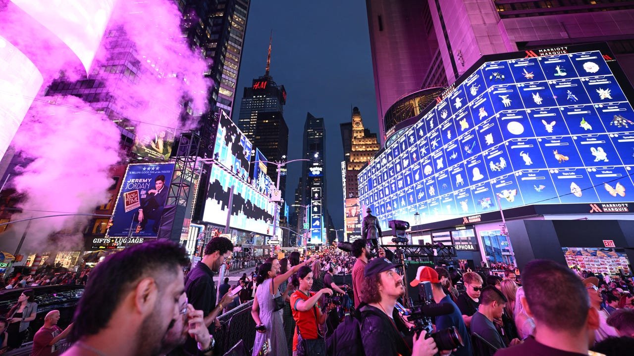 Completed eBay listings for the Times Square Mewtwo. Image credit: eBay/IGN.