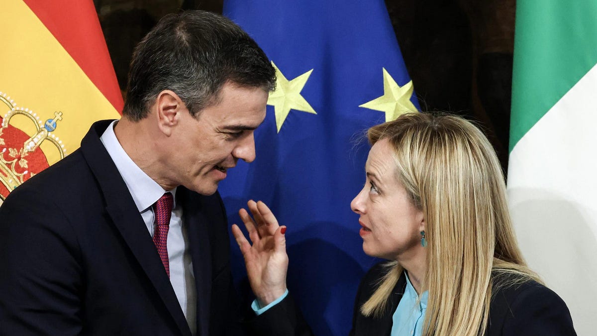 Pedro Sanchez e Giorgia Meloni, as duas visões contraditórias de uma Europa em crise de identidade