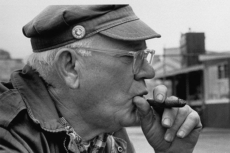 Eric Hoffer (1902–1983) foi um escritor e pensador social americano autodidata, conhecido como ...