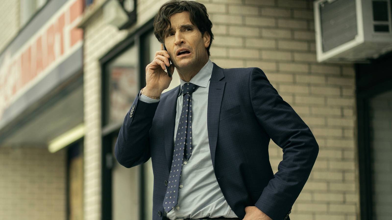 Matthew Del Negro worried answering a phone in Neagley